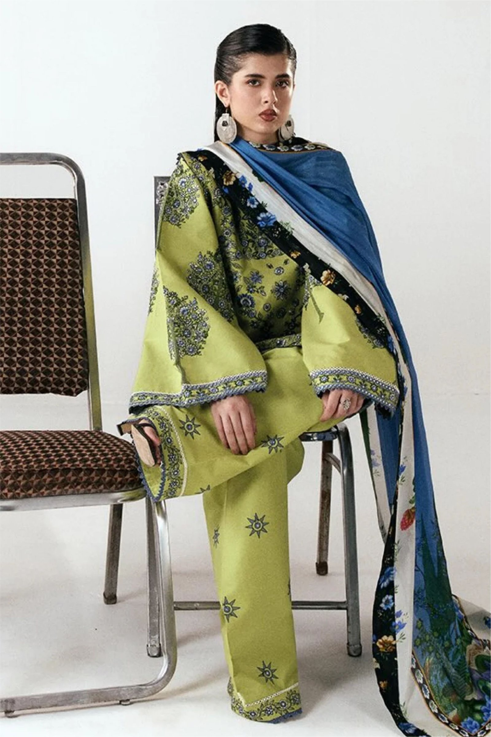 Maria B Digital Printed Silk 3PC Suit - Image 5